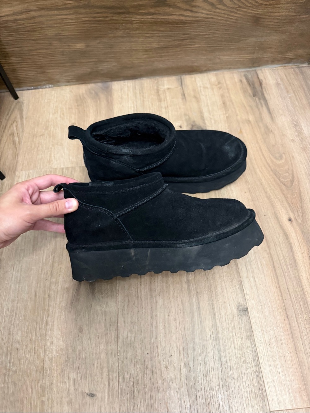 BearPaw Black Suede Platform Ankle Booties Sz 8